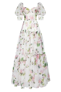 Vue détaillée d'une robe en organza blanc avec imprimé de roses roses et ourlet à volants