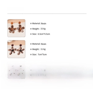 Detailed size and weight guide for resin leopard print flower earrings in amber and dark brown