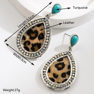 Dettaglio orecchini a goccia turchesi leopardati con strass e indicazione delle misure