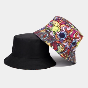 Cappello da pescatore reversibile nero a tinta unita con stampa graffiti colorata