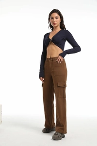 Detail of high-waist cargo pants with multiple pockets and trendy straight leg cut