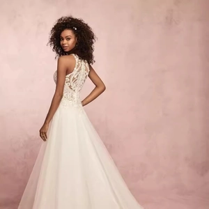 Elegant white lace sleeveless halter wedding dress with open back and tulle skirt
