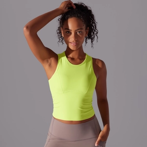 Vue détaillée du débardeur de sport jaune fluo avec coupe ajustée et dos nageur