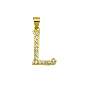 Vue détaillée d'un pendentif lettre L plaqué or 18k orné de zircons cubiques brillants