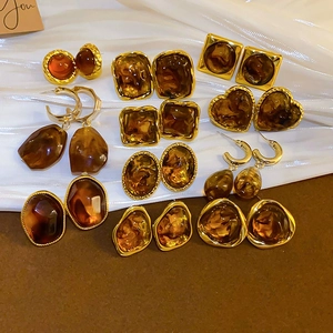 Retro amber resin and gold geometric earring set featuring heart and square shapes