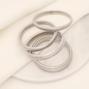 Set of four minimalist silver elastic spring bracelets made of polished stainless steel
