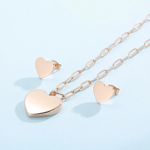 Détails de l'ensemble collier à pendentif cœur et boucles d'oreilles en or rose poli