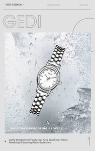 Dettaglio dell'orologio in acciaio argento in acqua ghiacciata mostra impermeabilità