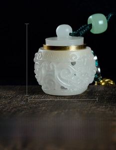 Macro shot of 28x25mm hollow luminous stone sachet pendant with intricate leaf carving