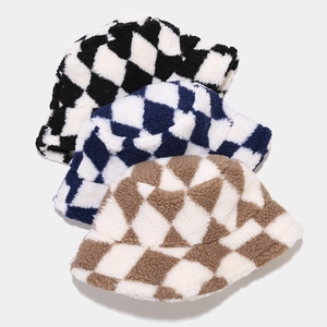 Chapeau bob épais en laine d'agneau à damier pour l'hiver en trois coloris