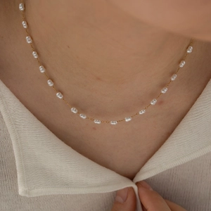 Vintage gold-plated titanium steel necklace with elegant white irregular ABS pearls