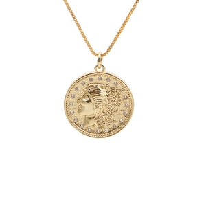 Collier plaqué or avec pendentif médaillon portrait et entourage en cristaux brillants
