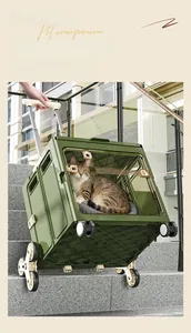 Détail de la caisse de transport verte pour animaux avec système à huit roues