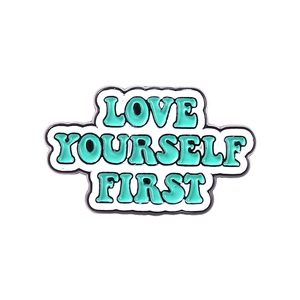 Set de pin's émaillés cartoon avec texte Love Yourself First en vert menthe et noir