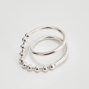 Modern 925 sterling silver ring with a spiral bead design and S925 hallmark stamp