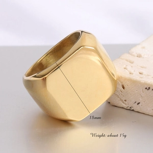 Detail showing an 18mm golden square signet ring with 15g weight and mirror finish