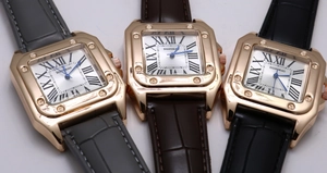 Dettaglio di orologi quadrati in oro rosa con quadranti romani e cinturini in pelle