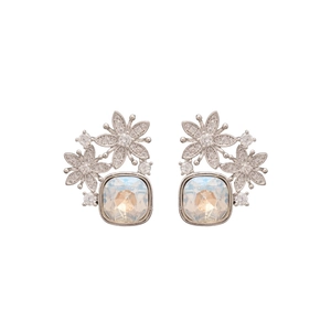 Boucles d'oreilles fleurs en argent avec opales carrées et clous en zircone cubique