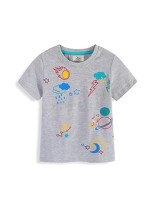 T-shirt gris pour enfants en coton avec illustrations colorées de l'espace sur fond blanc