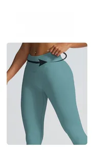 Détail de la taille haute côtelée sans couture sur le legging de yoga bleu canard