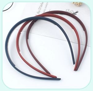 Macro detail of matte resin headbands with non-slip teeth in three assorted colors