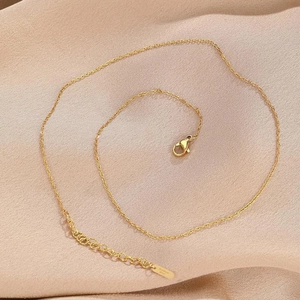 Detail of 18K gold plated stainless steel O-chain necklace with lobster clasp and extender