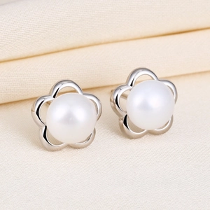 Elegant S925 silver flower stud earrings with natural freshwater pearls on silk background
