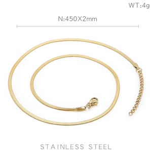 Détail d'un collier chaîne serpent dorée de 2mm, longueur 450mm avec fermoir homard