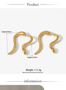 Detailed size specifications for gold snake stud earrings with dimensions and weight info