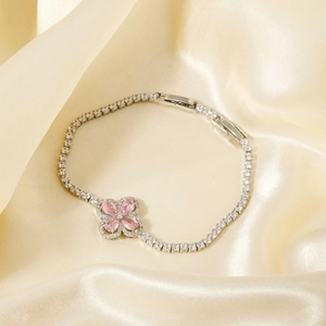 Elegant silver chain bracelet with pink clover pendant and zirconia stones on silk