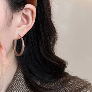 Close-up of a model wearing the brown resin geometric C-shaped hoop earring for women