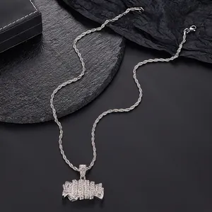 Collier hip hop chaîne torsadée argentée avec pendentif billets et strass brillants