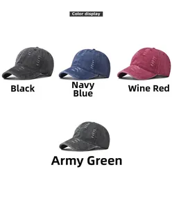 Dettaglio di cappellini in cotone invecchiato in nero, blu navy, bordeaux e verde militare