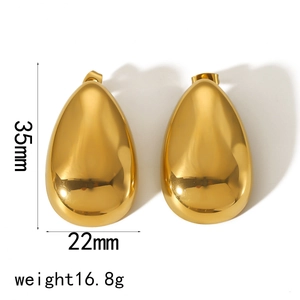 Detail view of 18k gold water drop earrings with 35mm height and 22mm width dimensions