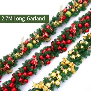 Guirlande de Noël épaisse de 2,7m avec boules colorées, pommes de pin et nœuds sur sapin vert