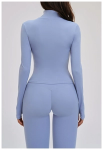 Rückansicht der High-Waist-Leggings mit V-förmiger Naht für den Push-up-Effekt am Gesäß