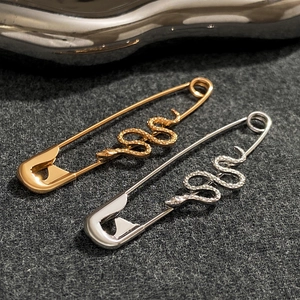 Orecchini a spilla di sicurezza a forma di serpente in oro e argento rifiniti