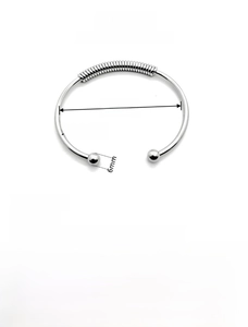 Detailed size parameters of stainless steel spring bangle showing 60mm diameter measurements