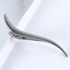 Macro detail of 13.2cm S-curved metal hair clip showing brushed silver texture finish