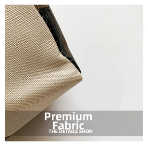Vista macro dettagliata del tessuto a quadri beige di una borsa tote grande con trama