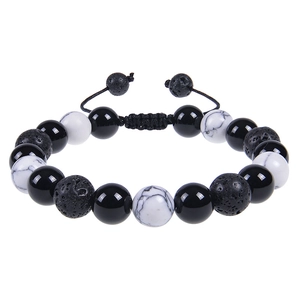 Makroaufnahme von 10mm Map Stone und Lavastein geflochtenem Armband mit Kordelzug