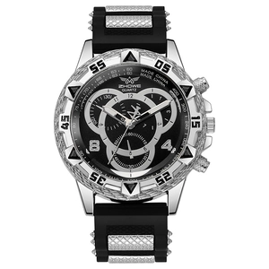 Herren Quarzuhr mit silbernem Legierungsgehäuse und schwarzem Silikonarmband mit Metallnetz