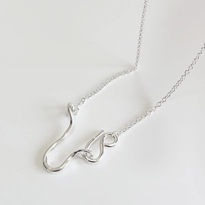 Minimalist 925 silver irregular abstract pendant necklace with delicate chain design