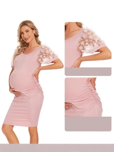 Abito premaman rosa con maniche in mesh floreale 3D e design arricciato laterale