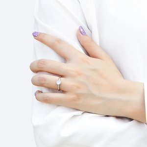 Detailed view of a 925 sterling silver ring with a sparkling round zircon on a model