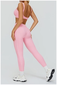 Ensemble de yoga rose avec rayures blanches et coupe taille haute amincissante