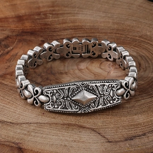 Bracelet vintage en acier inoxydable avec gravures florales et relief en losange