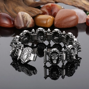 Vintage Wolfskopf Armband im Punk-Stil aus silberfarbenem Titanstahl mit Hammerschlag