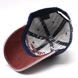 Detailansicht des Etiketts aus 100% Baumwolle und Innenstruktur dieser Vintage-Baseballcap