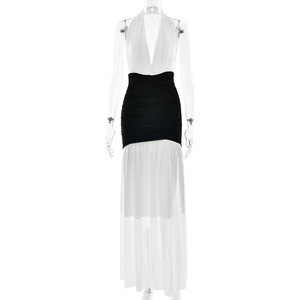 Elegante abito lungo bicolore con scollo a V e gonna in tulle a strati senza schiena
